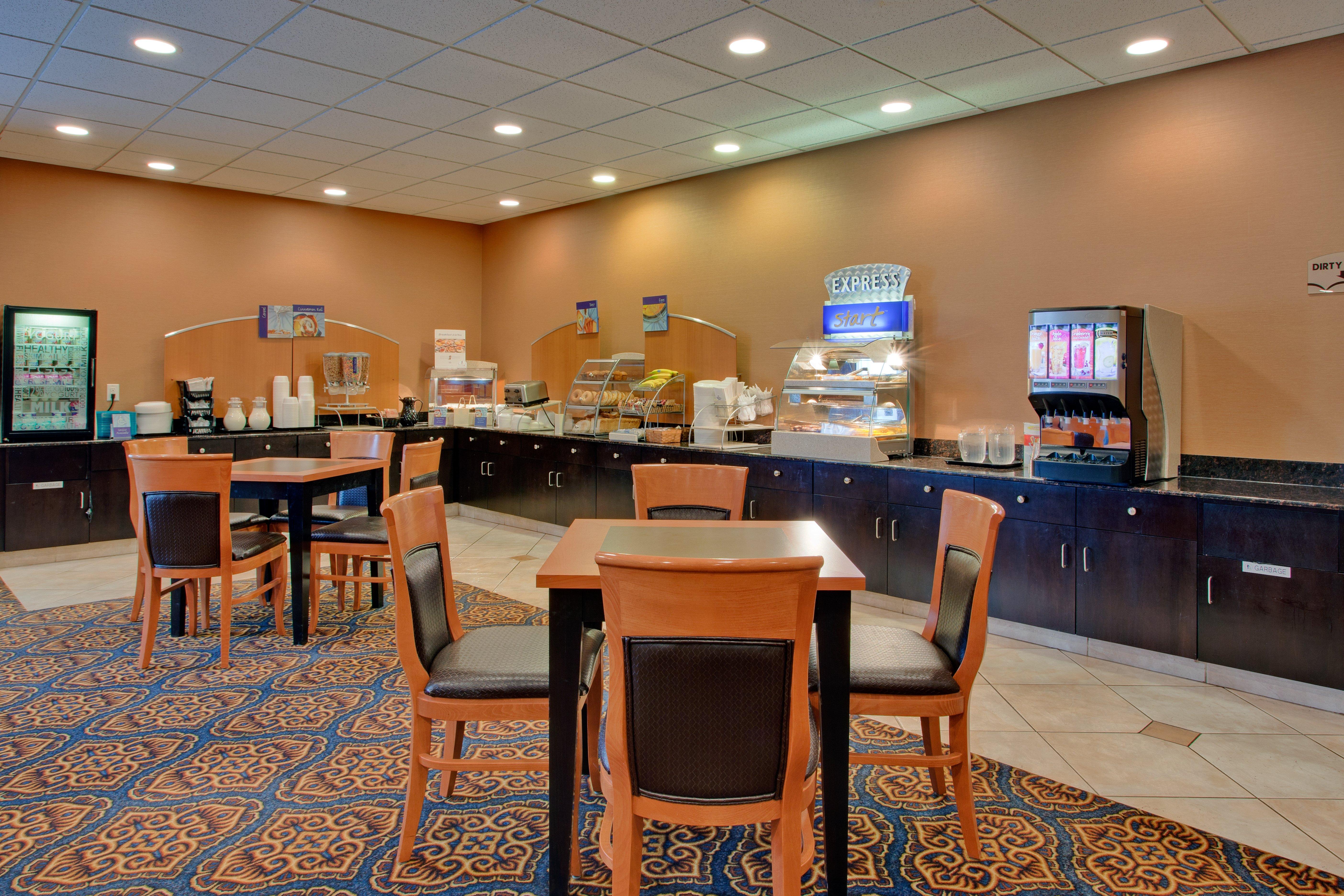 Holiday Inn Express Airport Calgary By Ihg Exterior foto